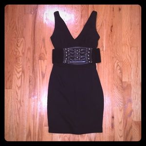 Black V-Neck Sleeveless Dress